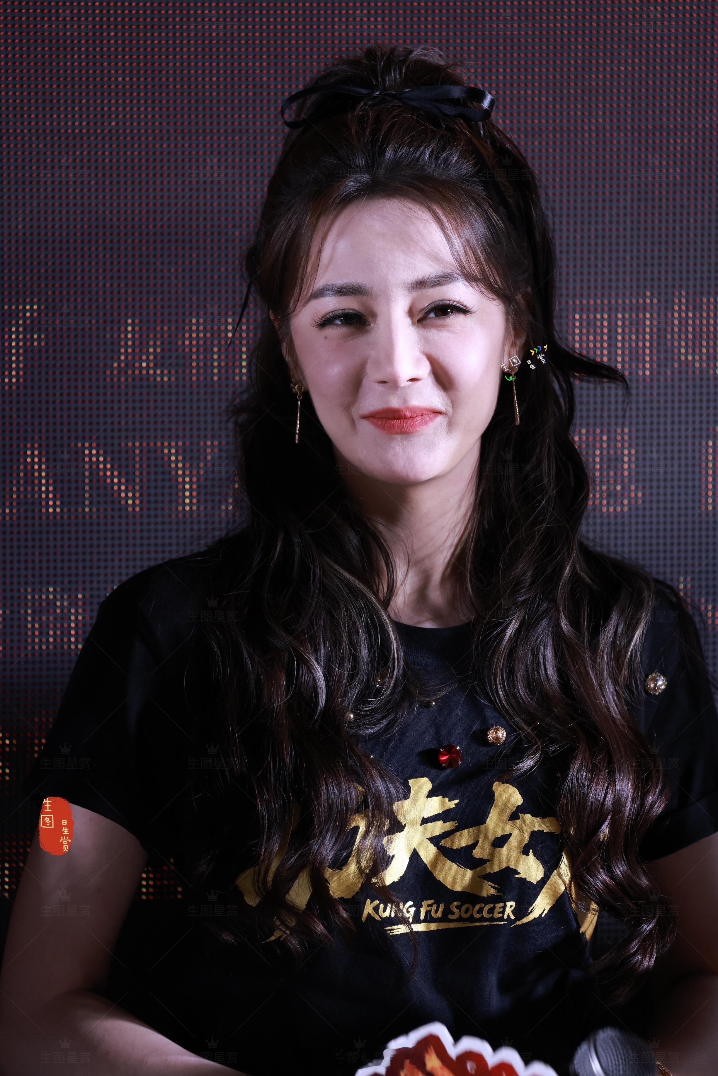 热巴今天珠海路演生图掉落巴巴美到了心巴上💋迪丽热巴 OMG你吓到我啦电影功夫女
