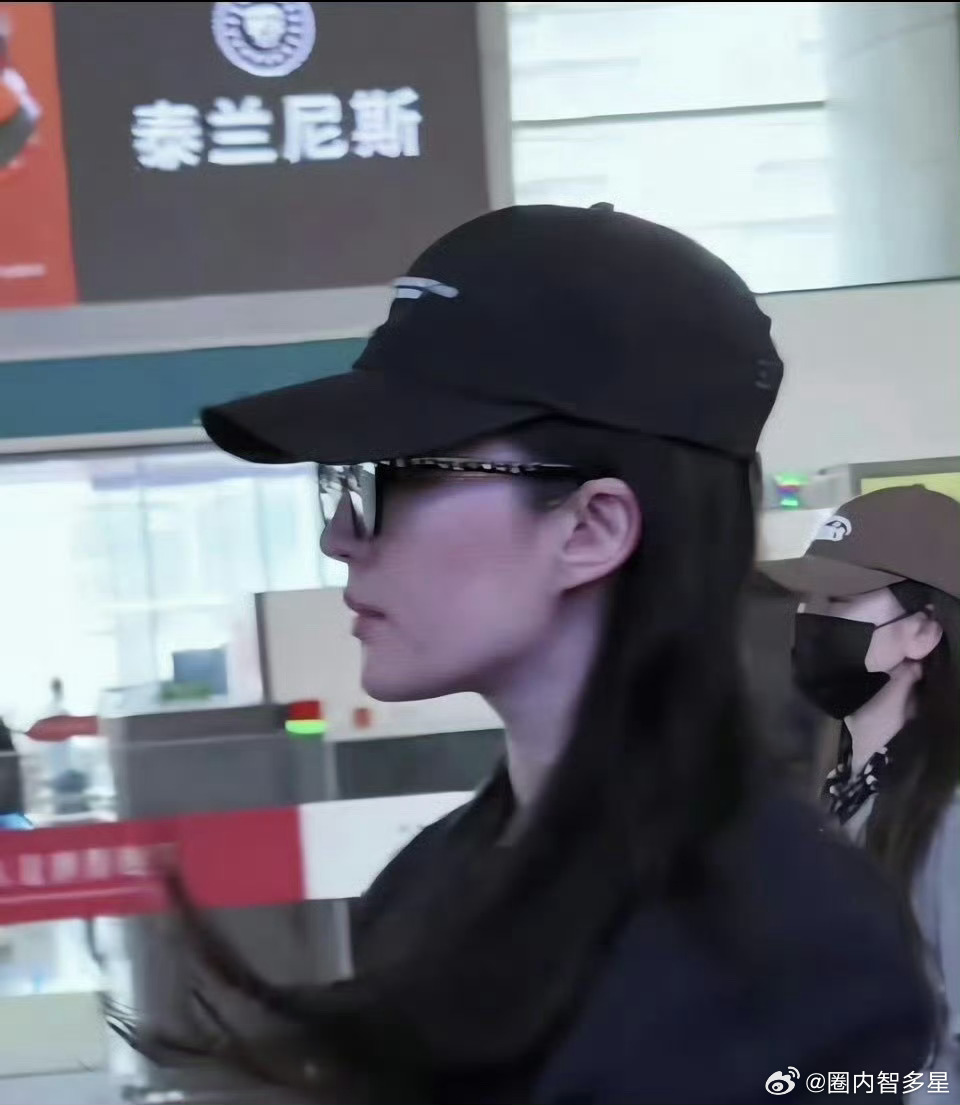 网友线下偶遇刘亦菲，这是瘦了吗 ​​​