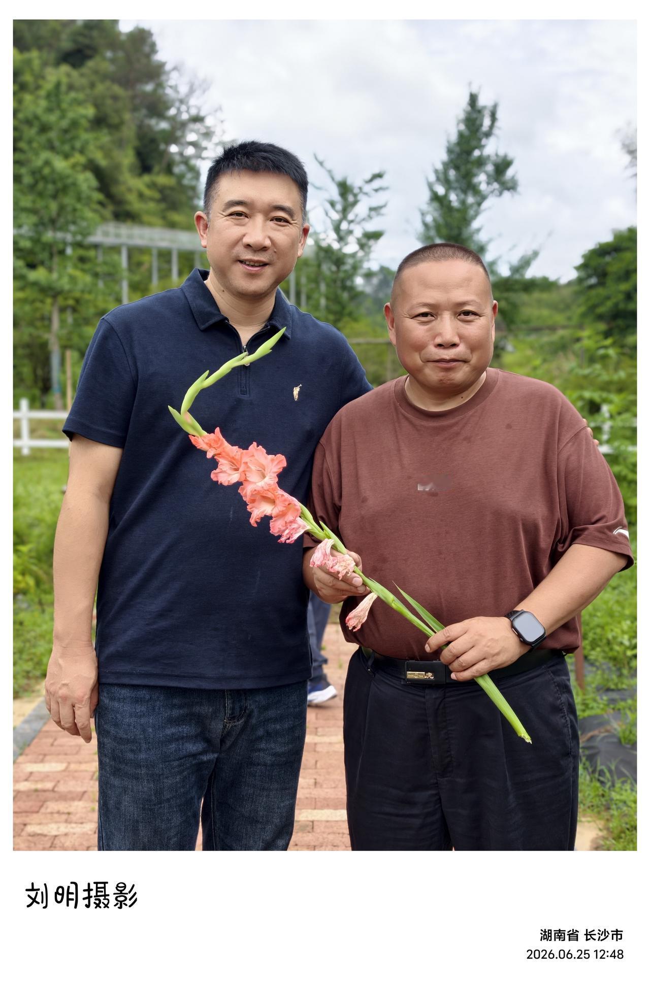 今天天朗气清，日光温软，我同爱人，还有黄红波兄一道，从长沙到了浏阳淳口镇狮岩村，