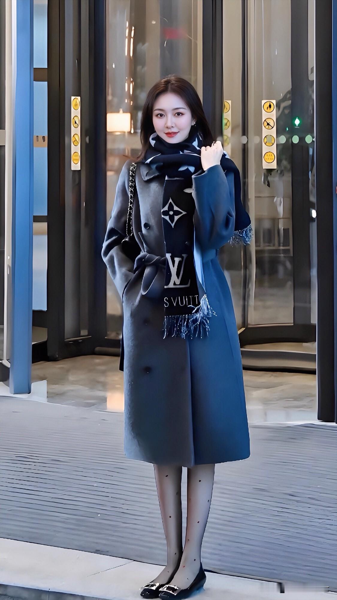 昨天跟友人瞎聊有个感觉，对待旁人，要宽容，但别纵容。不看辉煌时谁敬的酒，就看落魄