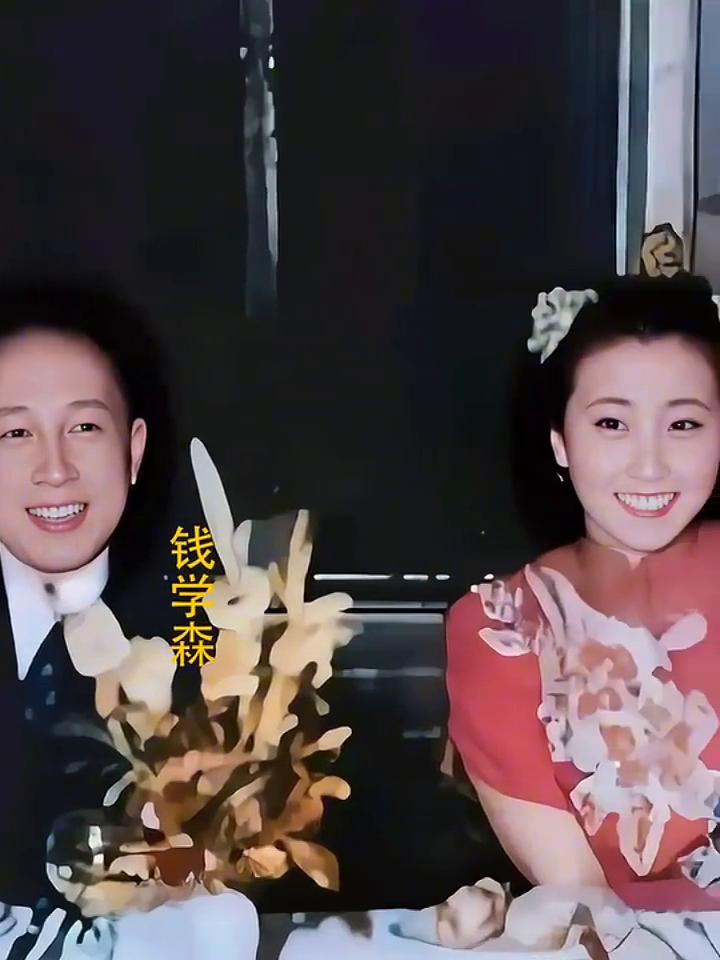 钱学森和蒋英的婚礼现场，郎才女貌十分甜蜜幸福。
这是一九四七年钱学森和蒋英的婚礼