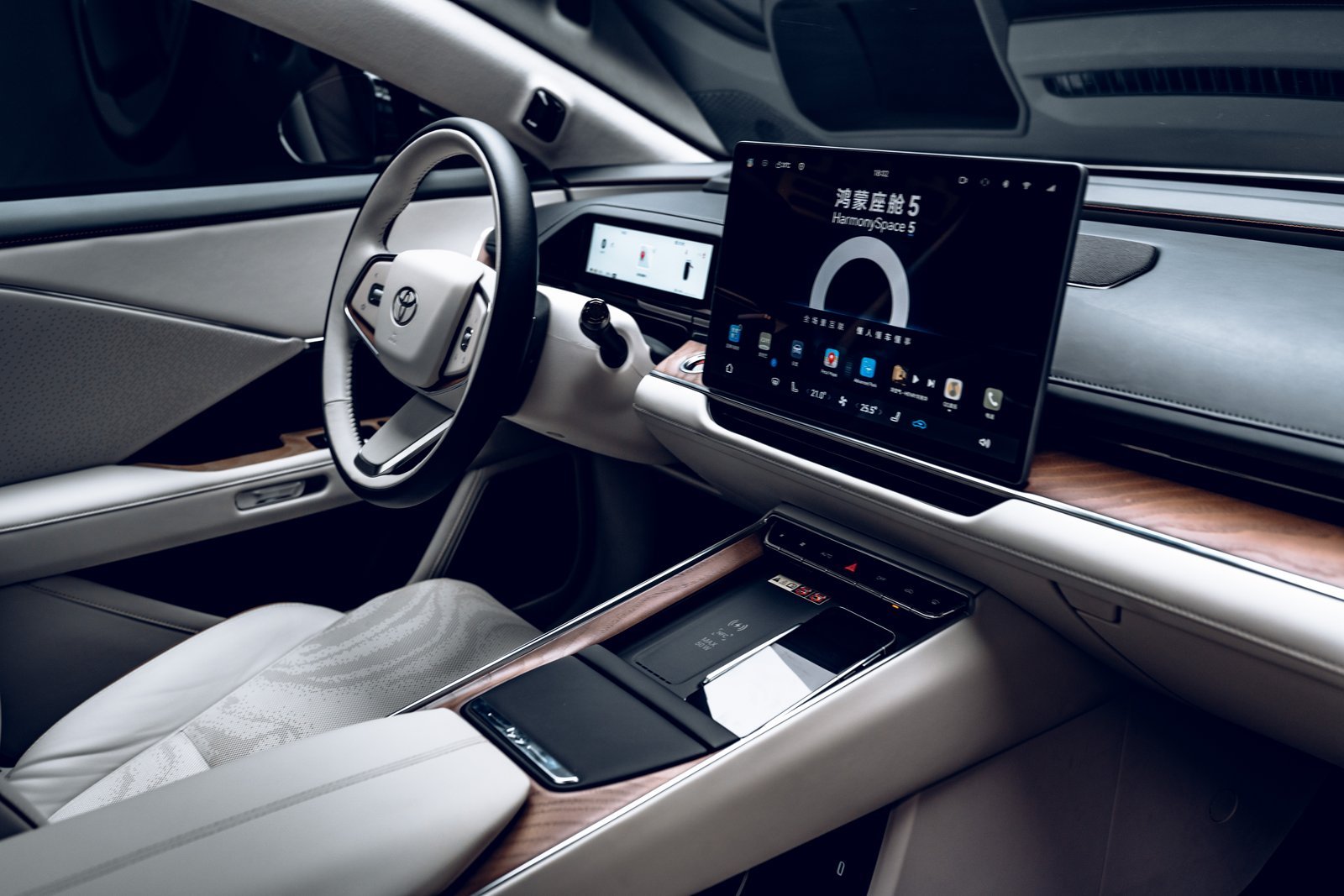 华为高管谈数字时代造车安全标准铂智7保留安全功能实体键3月5日铂智7预售发布会，