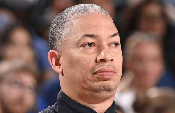 从未见过一个球员对球队的攻防体系伤害有这么大！
大洛登场6分钟，球队输了16分，