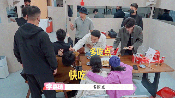 李嘉琦对着一饭封神冠军一直哇一饭封神什么时候请李嘉琦去吃 被冠军的厨艺狠狠惊艳到