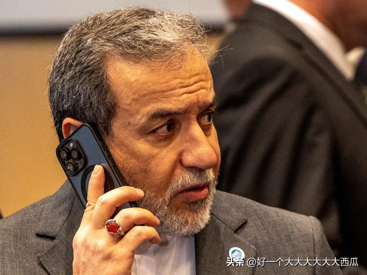 哈梅内伊这次非常有可能死于内奸泄密，
可以看看伊朗外长用的什么手机，
一个伊朗政