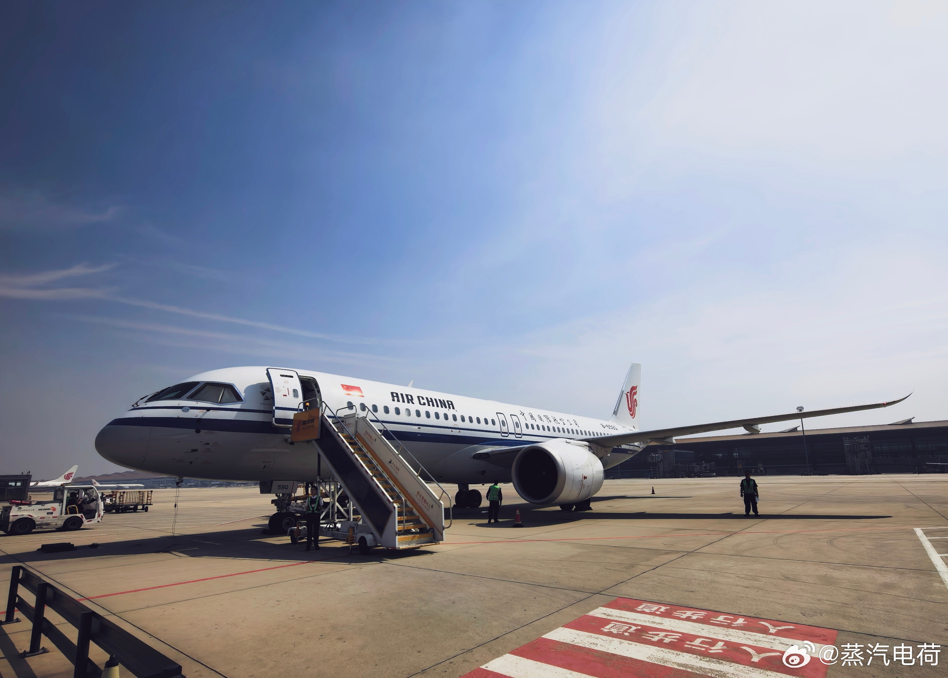 商飞C919,again。 