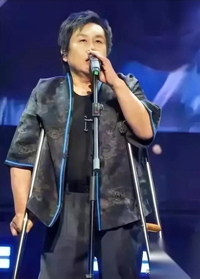 这事我真憋不住

汤家凤太刚了

居然直接怼上老牌歌手郑智化？

原因说穿了真的