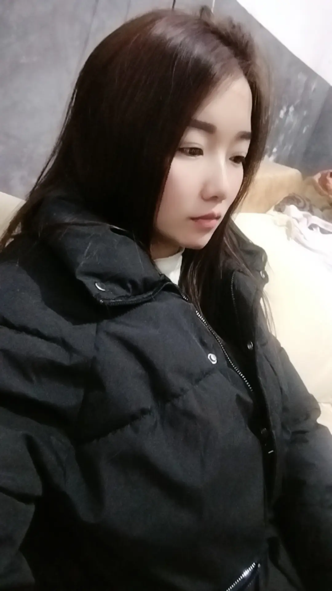 “曾经以为，老去是很遥远的事，       突然发现，年轻是很久以前的...