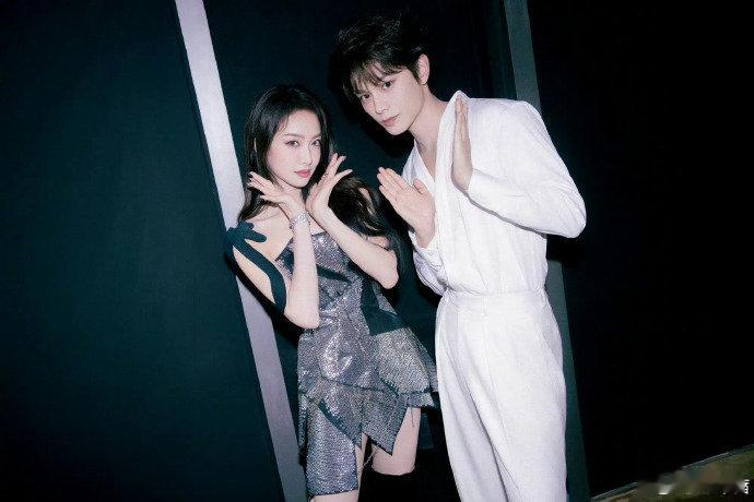 山河枕新婚成寡妇被小叔子盯上卫家遭逢巨变后只剩楚瑜与卫韫，乱世之中两人互为依靠，