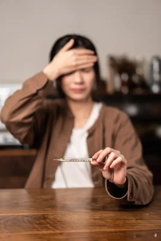 感冒跑步差点丧命
近日，广西一17岁男生
感冒后坚持跑800米
陷入多器官衰竭险