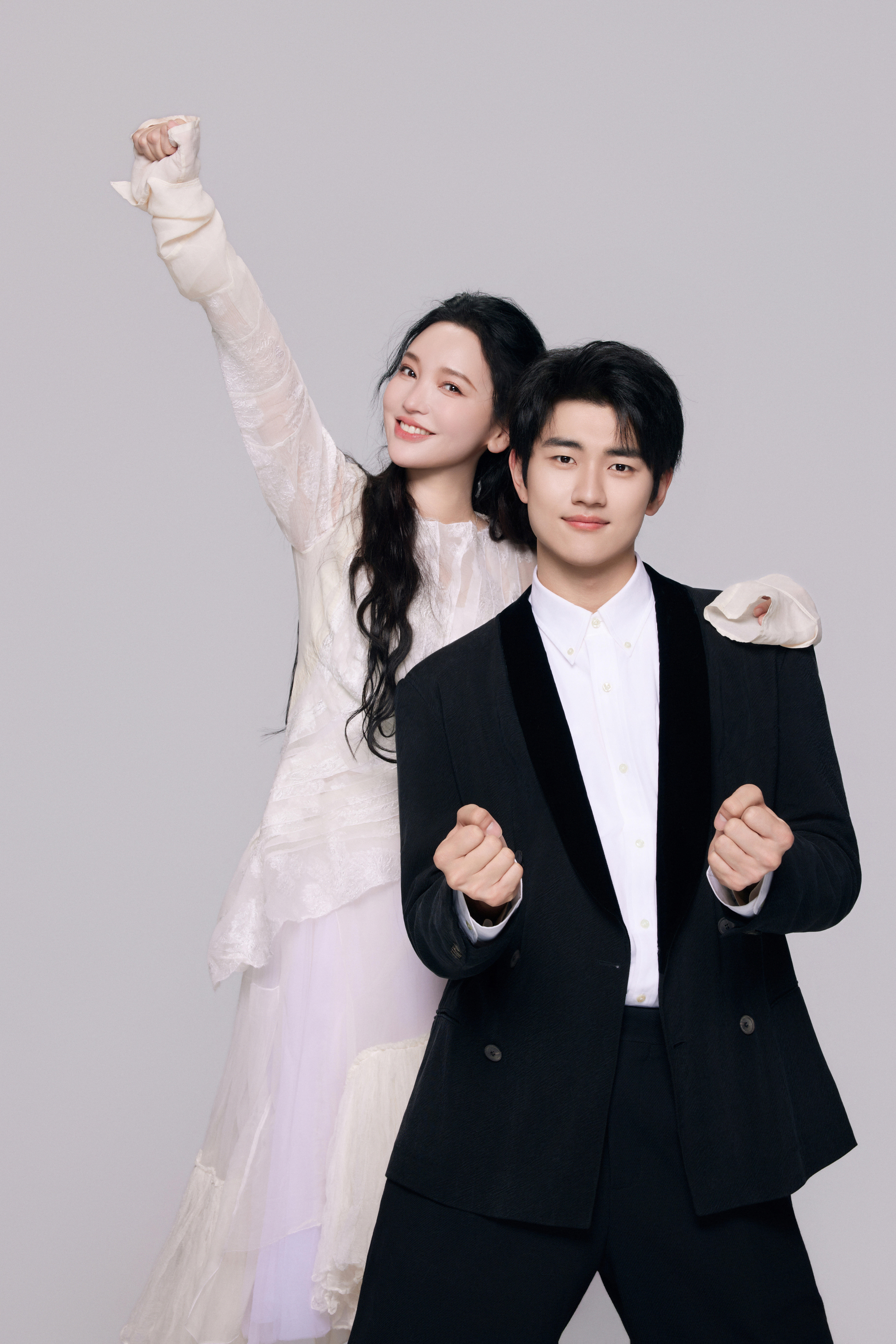 金莎孙丞潇给妻旅团送喜糖金莎孙丞潇送喜糖 谁被金莎孙丞潇的喜糖甜晕了！把领证的快