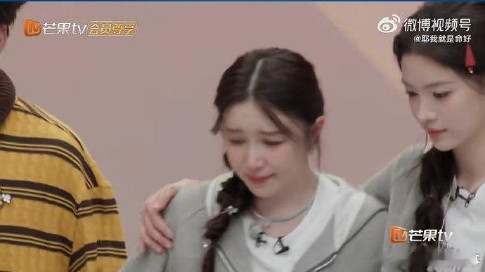 阚清子自认队长没做好阚清子为队伍和舞台尽心尽力，全心付出的样子，已经足够优秀了。