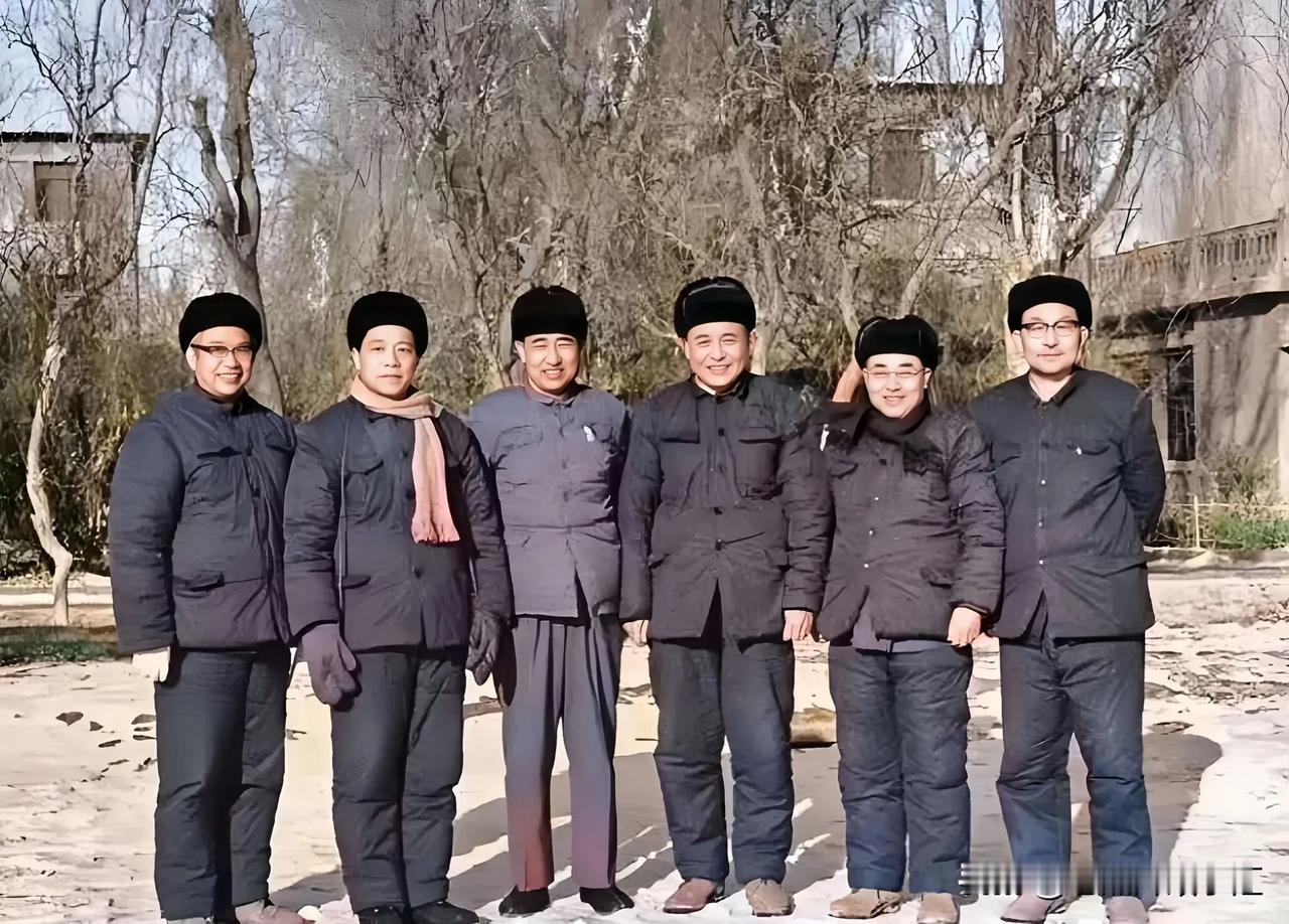 这六位是国家脊梁，共和国元勋，这是他们朴实无华的真实相貌。
      照片拍摄