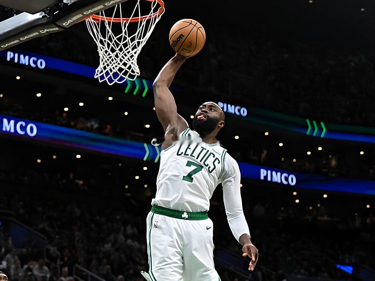 费城76人球星杰伦-布朗（Jaylen Brown）在最近的社交媒体直播中谈到了