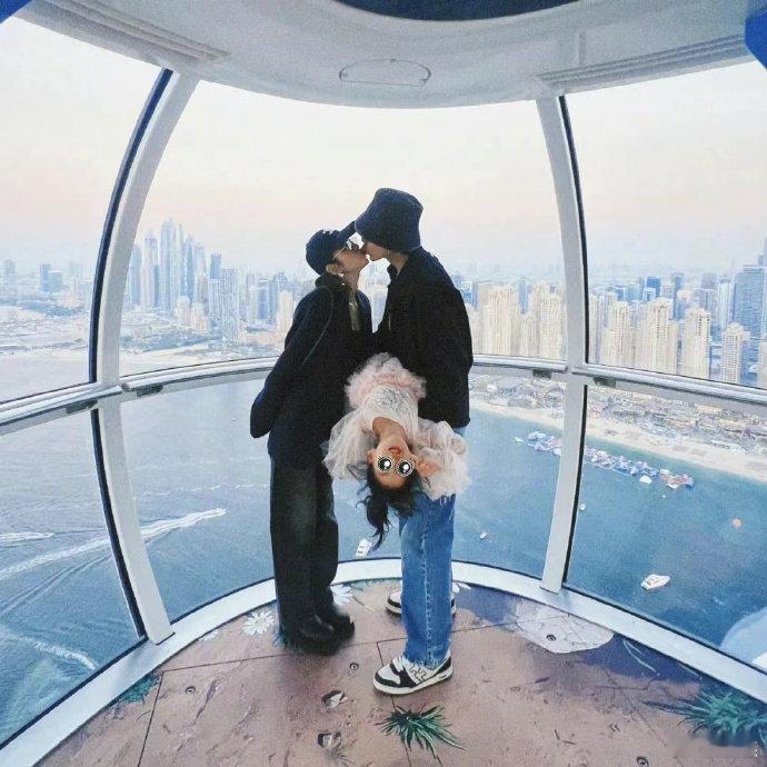 唐艺昕小女孩也要有梦想唐艺昕张若昀甜蜜互动小说照进现实张若昀和唐艺昕常被网友偶遇