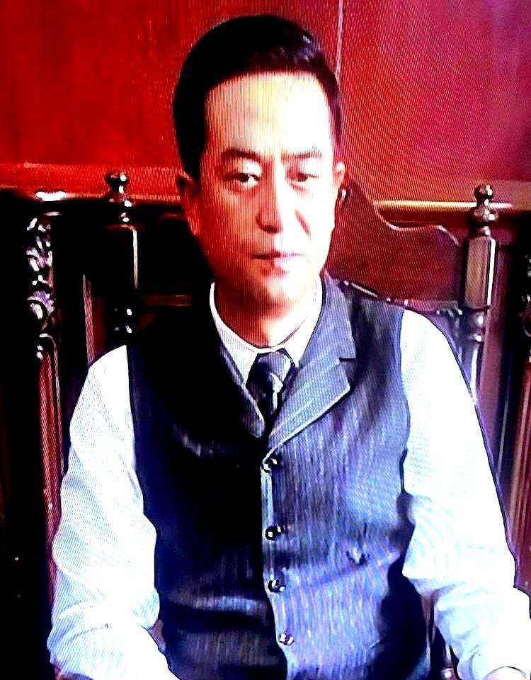 张嘉译一句话，孙浩差点“滚”出剧组！
真正朋友，敢用“饭碗”赌你的前程。
导演怒