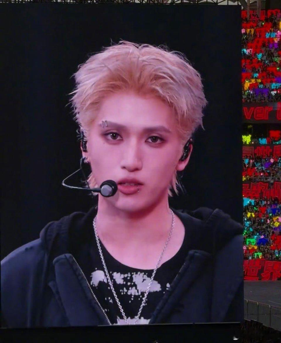 严浩翔短发好man 严浩翔今晚超man只有窝觉得严浩翔今晚的发型超man的麽严浩