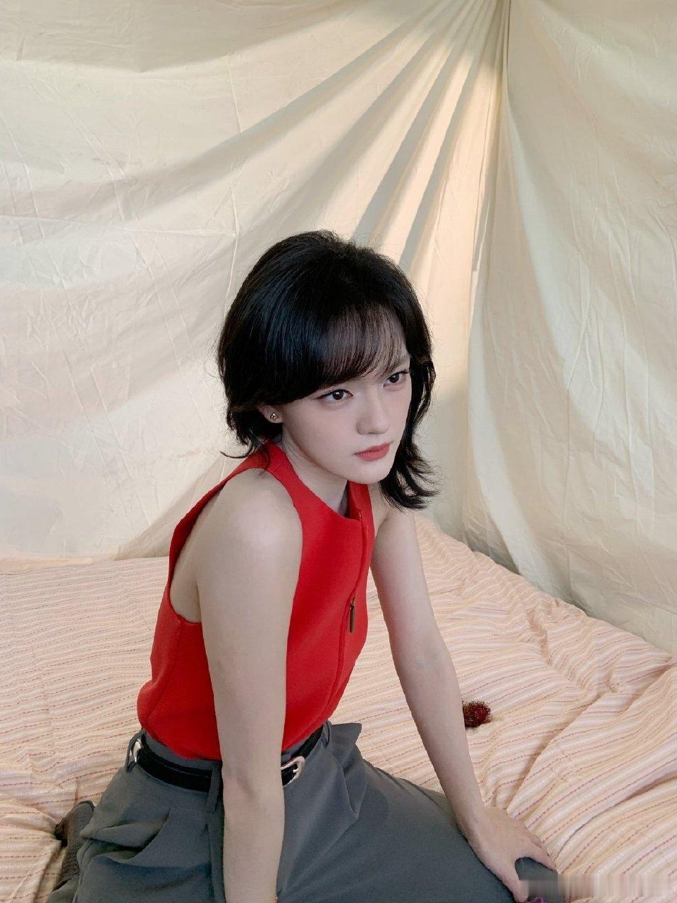 文淇 你也不要受伤 救命！这个互动也太戳人了！瘦瘦凉凉却有力的手，亮亮的眼睛，还