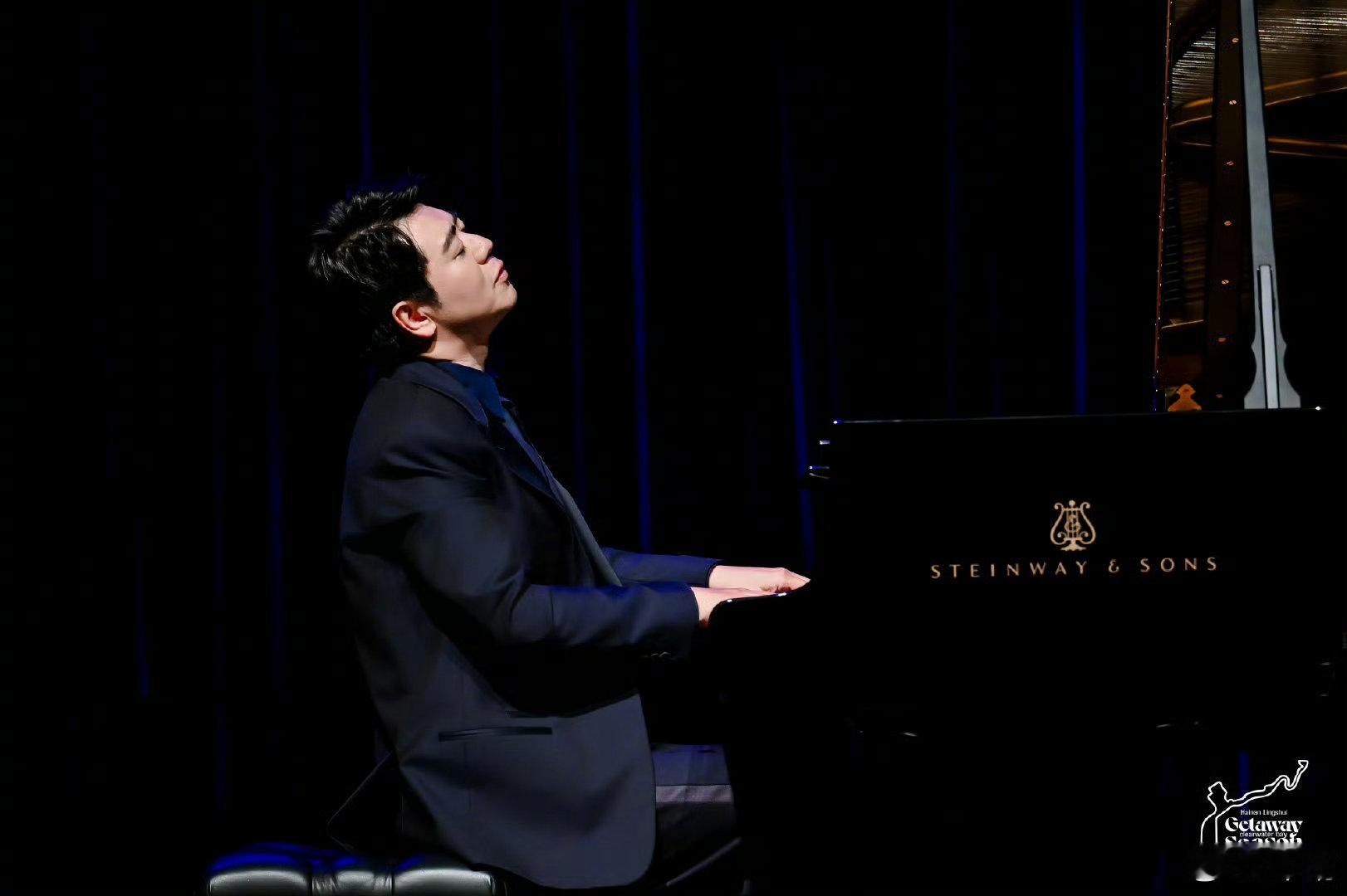 郎朗来辽宁春晚连吃带拿辽宁春晚 游子归乡，满载荣光！郎朗在辽宁沈阳，把家乡的年味