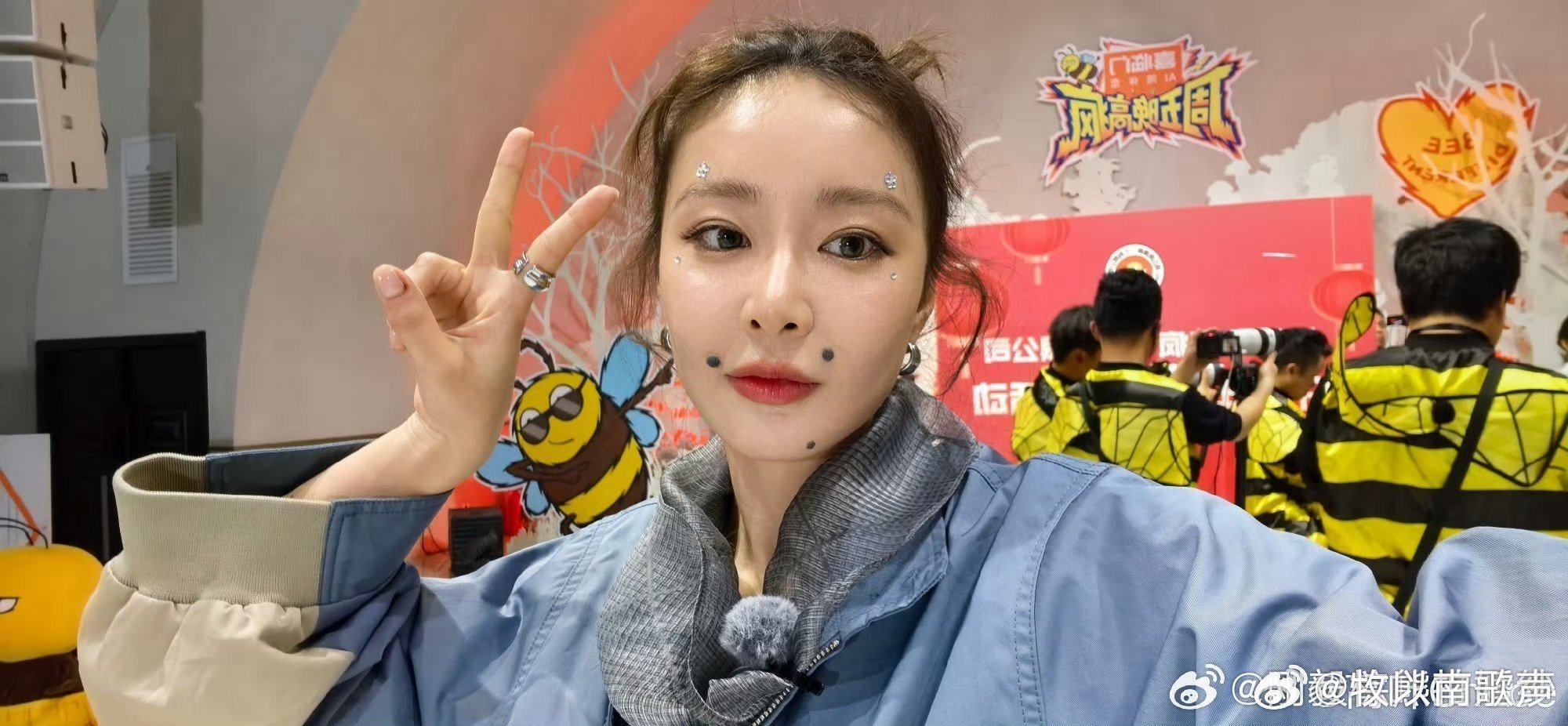 高叶穆祉丞贴脸自拍高叶与穆祉丞贴脸自拍太暖心，真诚互夸、手写祝福、温柔叮嘱，自然