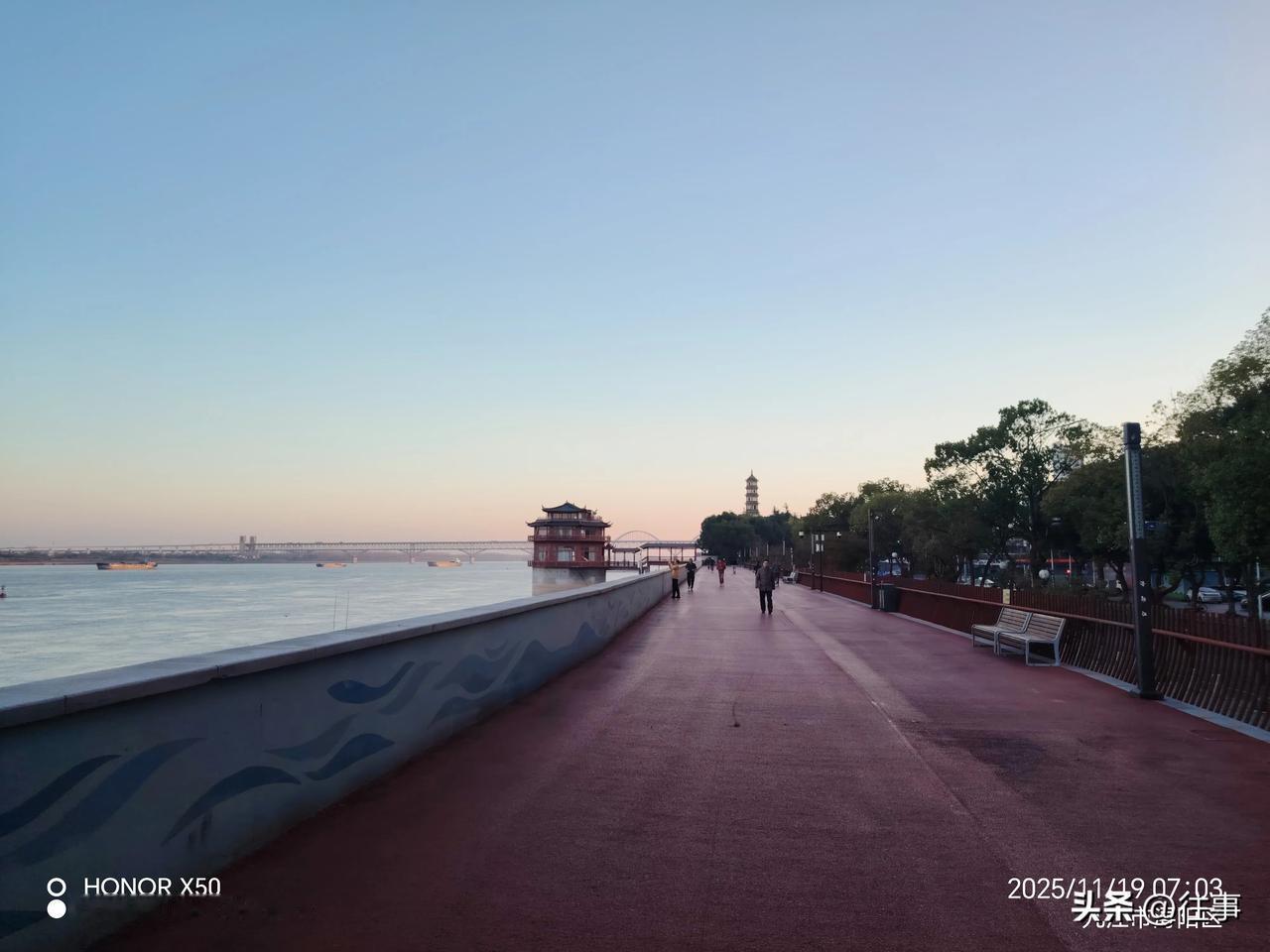 晒图笔记大赛长江岸边赏日出美景