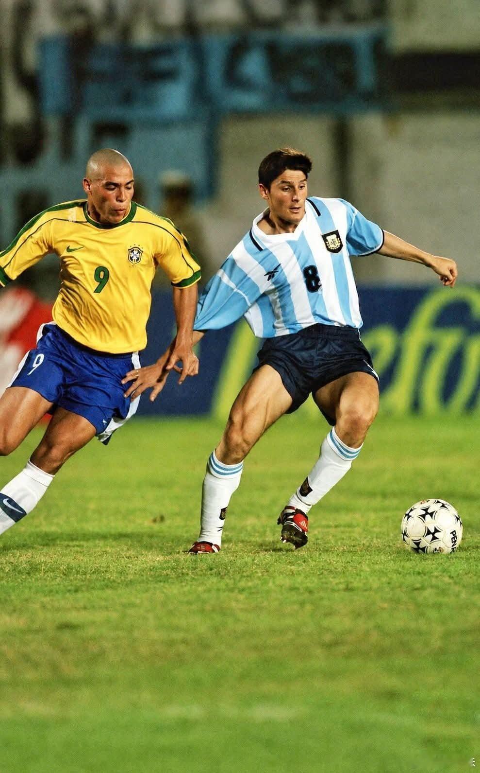 Ronaldo vs Zanetti足球老照片