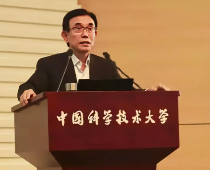 比芯片断供更可怕！中国物理博士尹志尧公开指出：“在半导体领域我们和欧美国家的差距