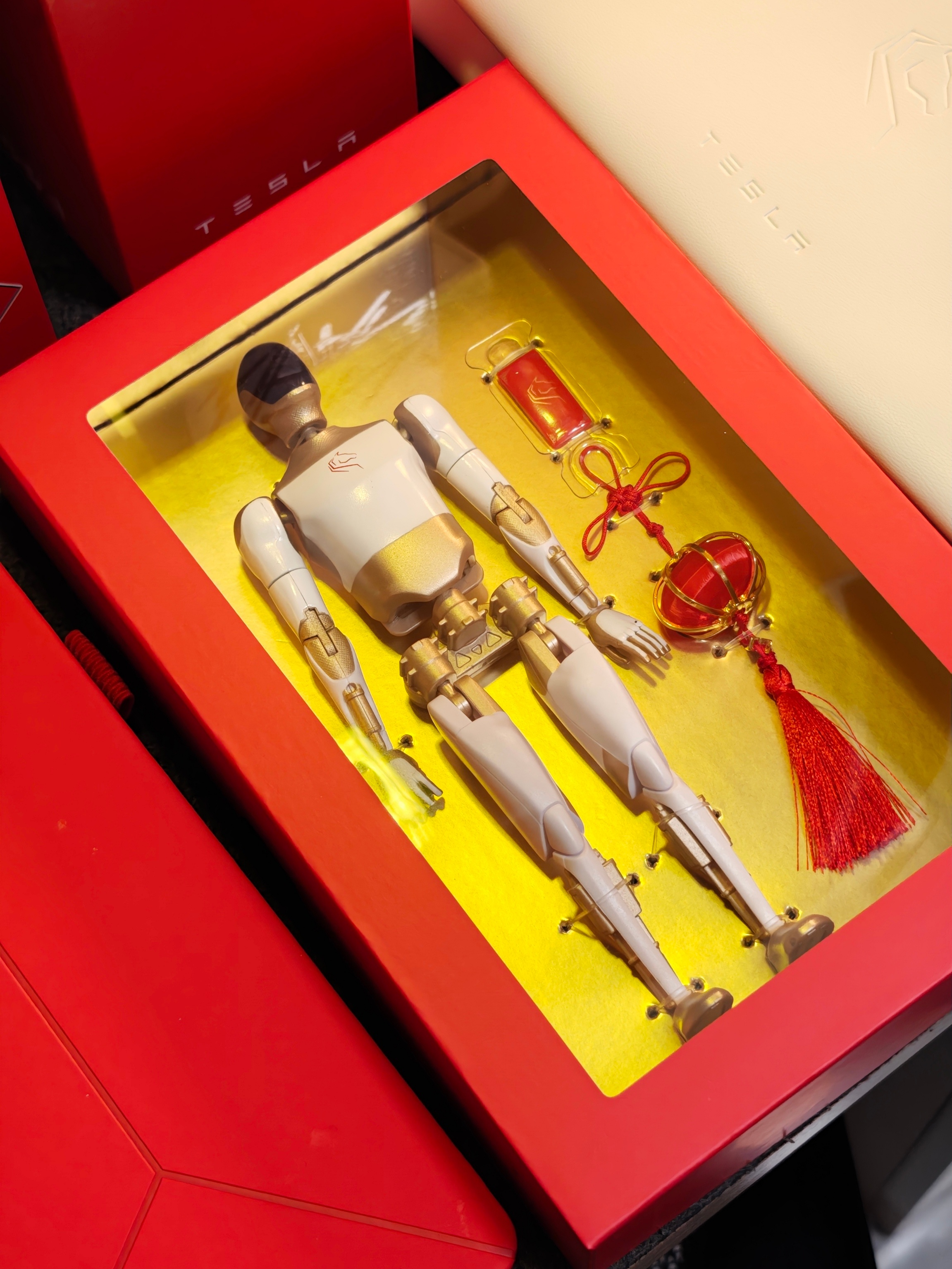 特斯拉还蛮懂中国，㊗️马年红红火火！特斯拉