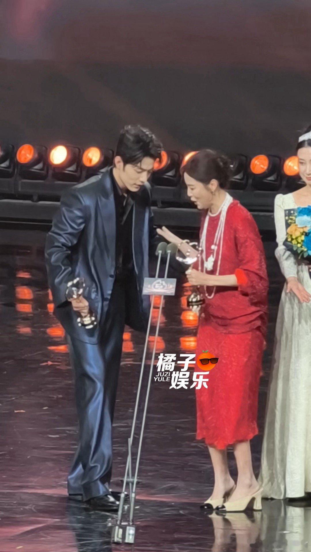 肖战辛芷蕾让C 非常体面谦虚的俩人 