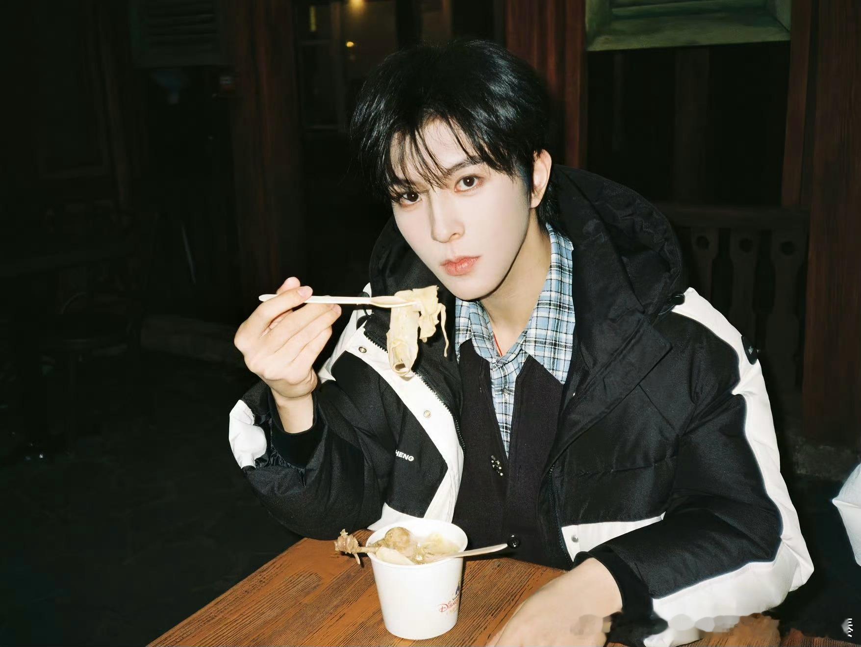 邱鼎杰  qdj向全世界安利邱鼎杰 前程似锦，未来可期。我也不知道我将会遇见谁，