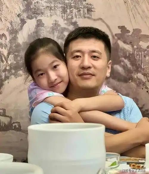 张雪峰去世了

他最放心不下的人，不是他的妻子李丽婧，也不是他的父母，而是他11