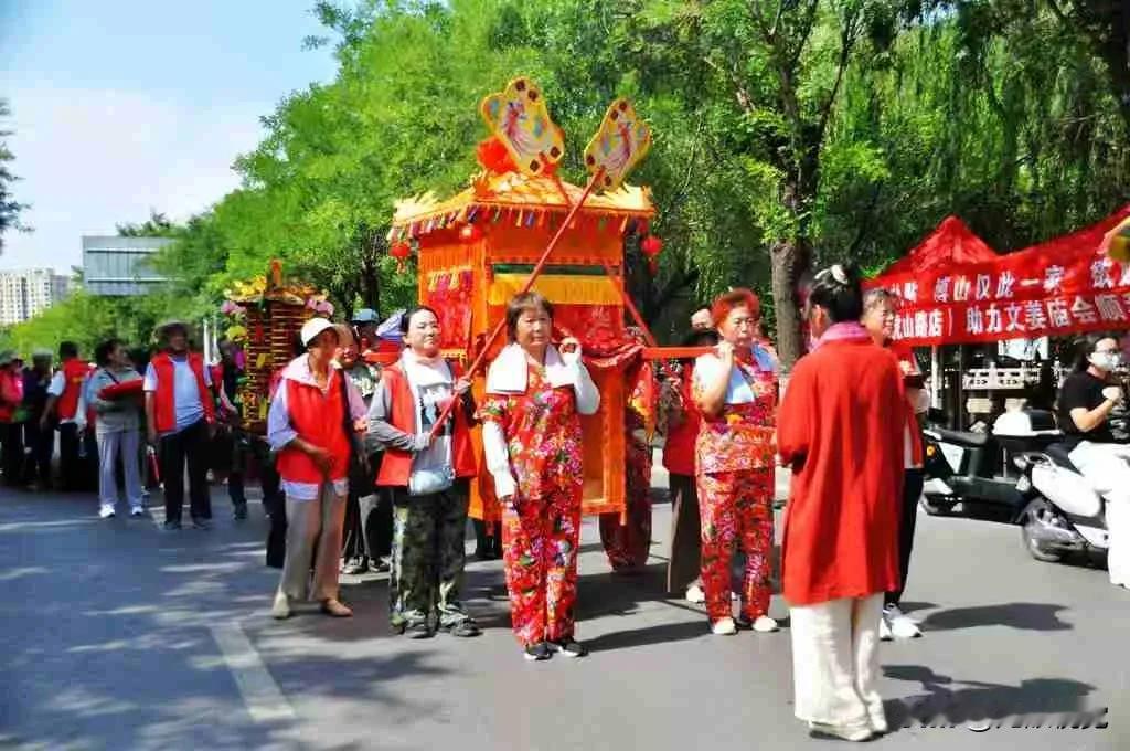 人真的不能太闲：
地闲生杂草，人闲生烦恼
身闲生杂事，心闲生杂念
正所谓：闲人愁