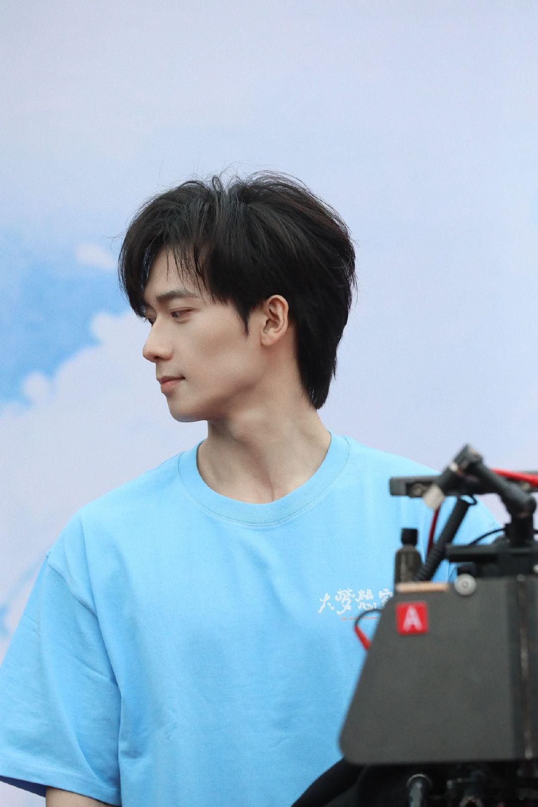 封神吴汉坤真人就是硬帅  吴汉坤不仅演技好，颜值也是杠杠的，真是个全能型艺人！ 