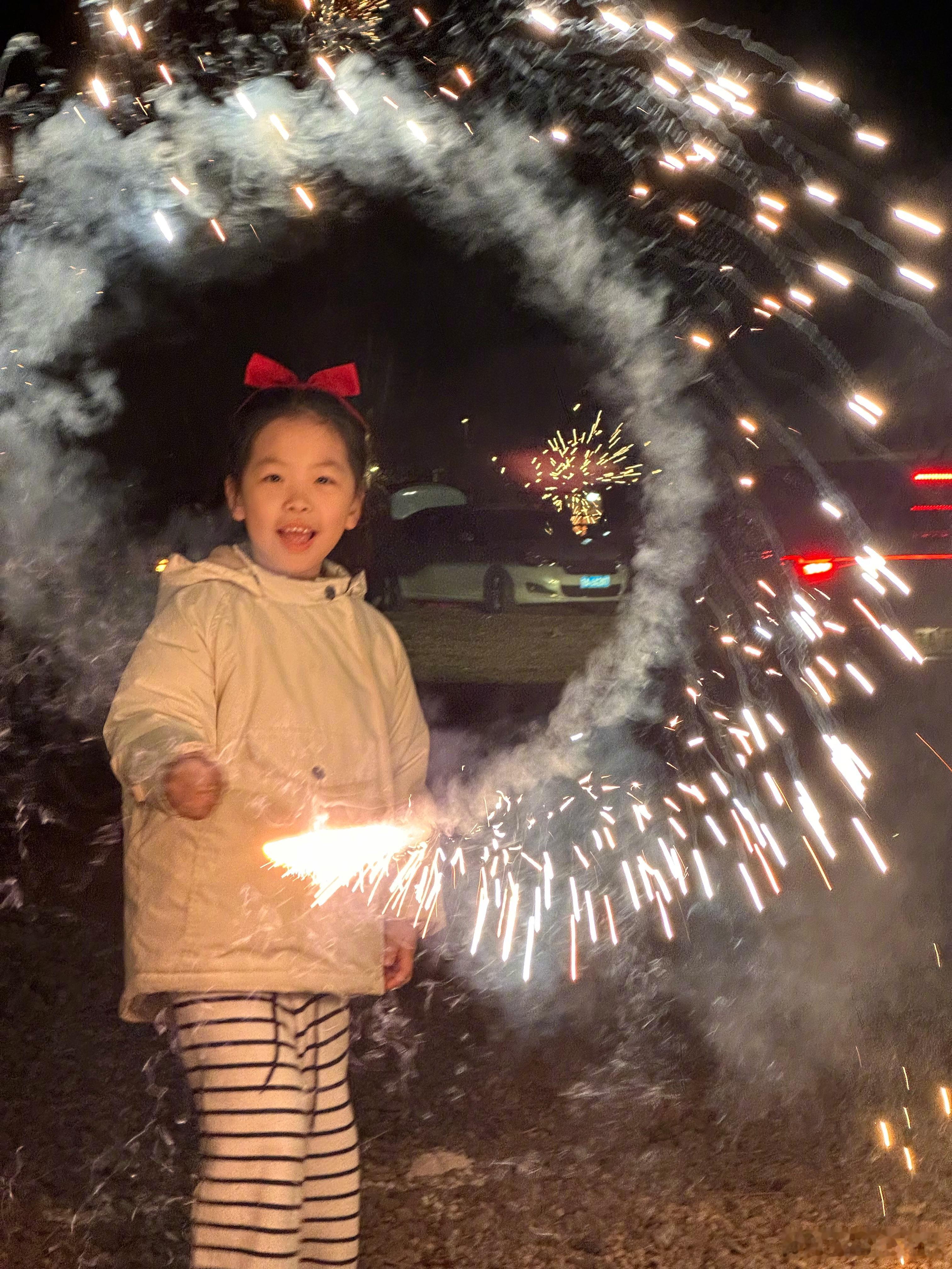 一起放烟花🎇借着烟花许愿，所以愿望都如愿以偿今年看的第一场烟花大会🌠烟花升空