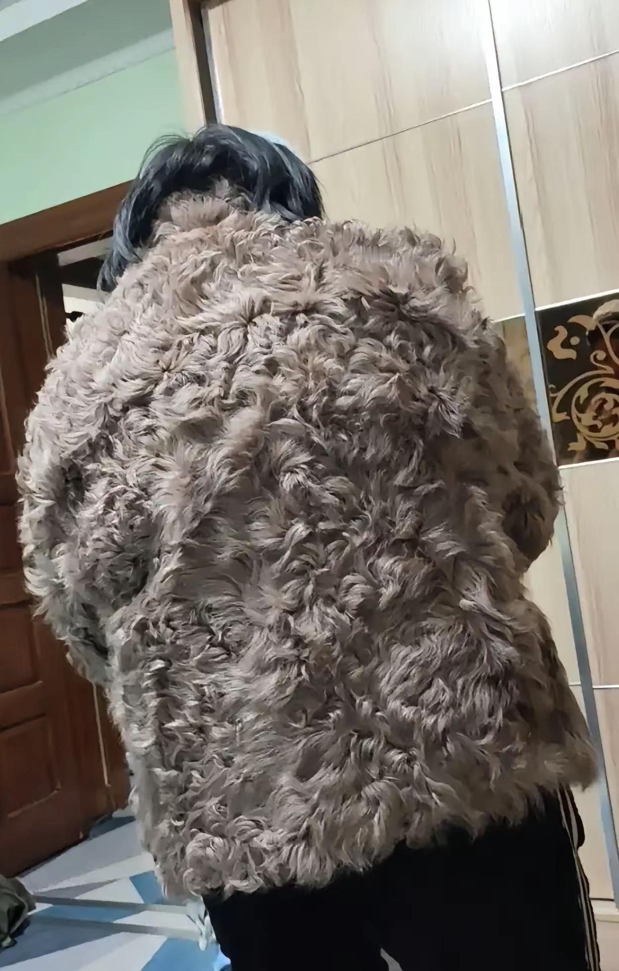 婆婆在网上买的皮草，问我好不好看，我该怎么说才好？[笑哭]