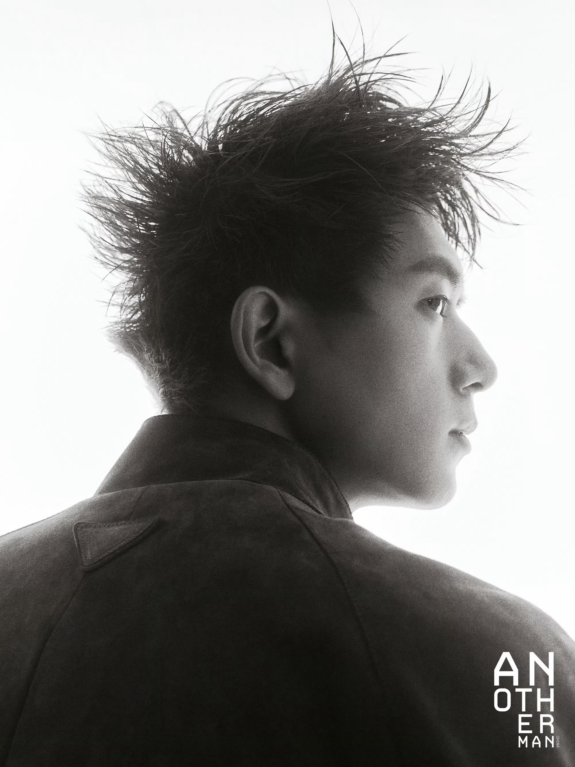 李现这组黑白理发的，拍的还可以图一的面部柔和的很漂亮～ 