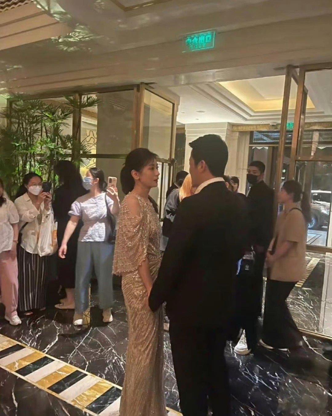 吴京与贾静雯同框，瞬间梦回《小李飞刀》 ​​​