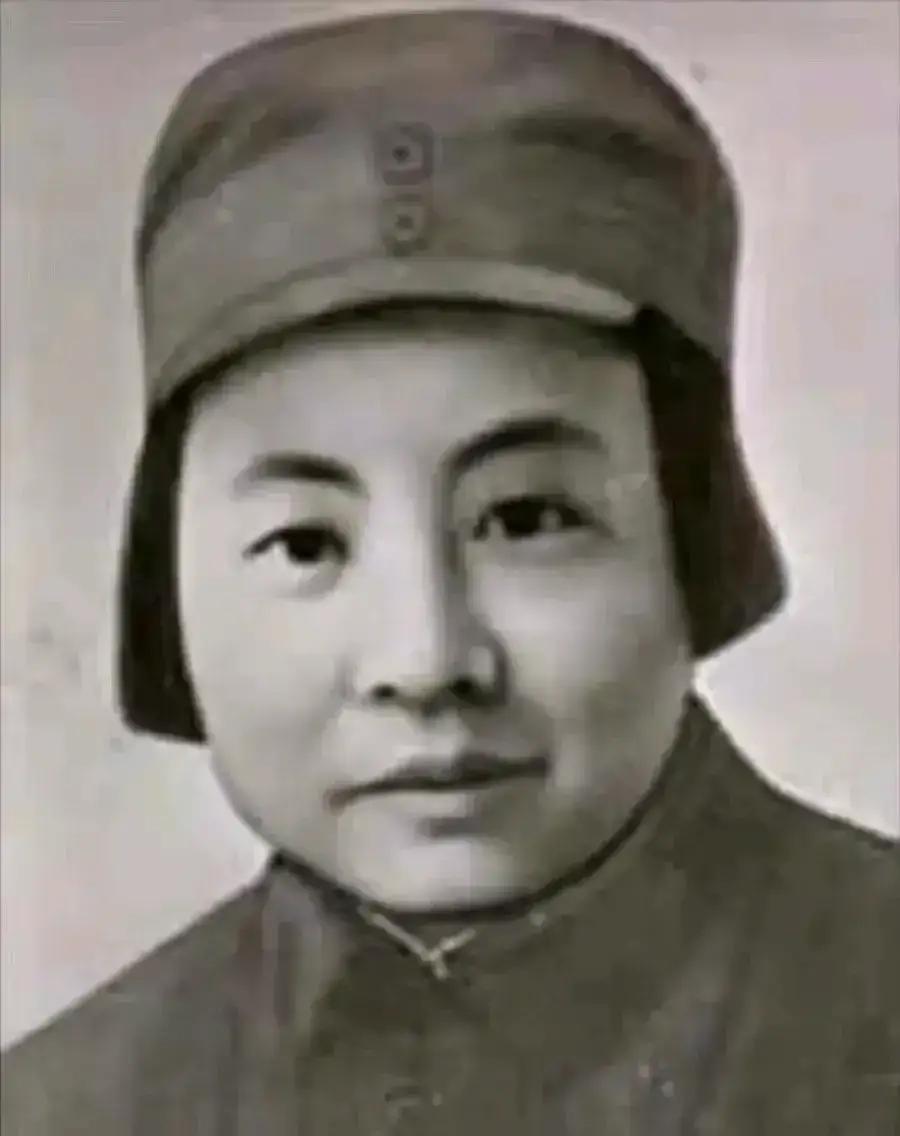 1942年5月，女战士施奇被抓，用尽酷刑后，她宁死不屈，可恶的敌人竟将她活埋。谁