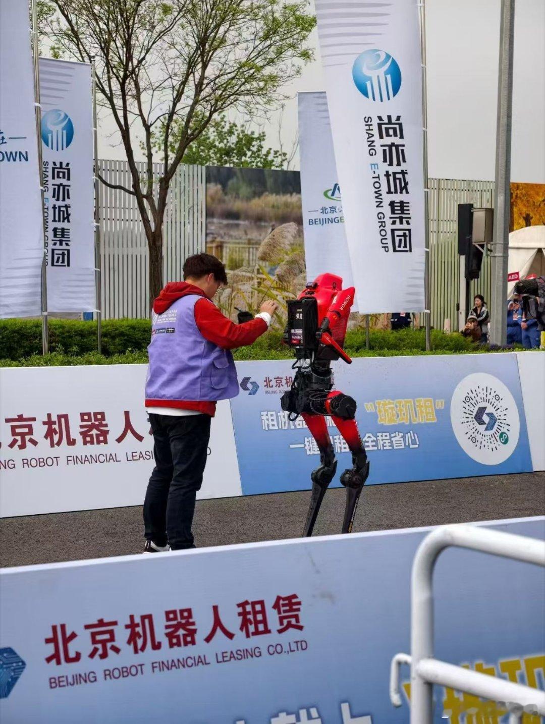 2026机器人半马落幕，比赛规则特别：自主导航与遥控机型同场竞技，最终成绩需经系