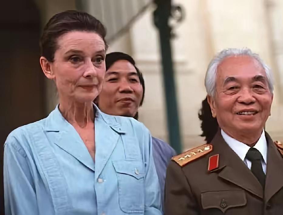 武元甲活了102岁，实在是长寿。不过他的后半生也不顺畅，一直被打击。黎笋离世了，