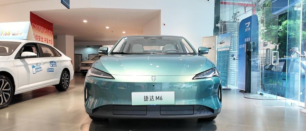 7万9就能买一台纯电轿车，顶配还压在10万内，这价格是不是有点不讲武德？捷达M6
