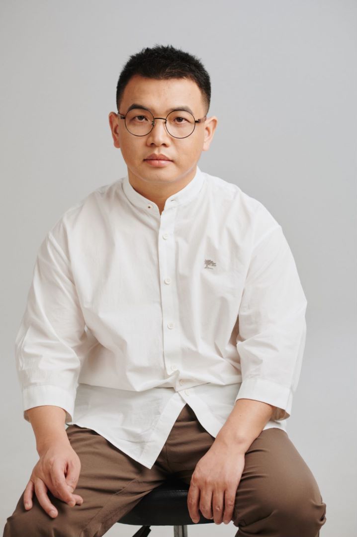 近50岁半百老人。 ​​​