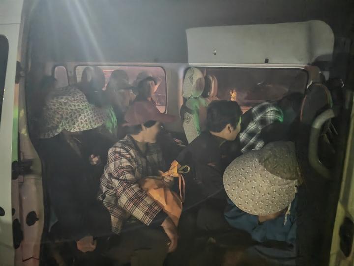 6月6日凌晨4时许，山东省公安厅交管局直属高速二支队沂水大队民警在杨庄收费站开展