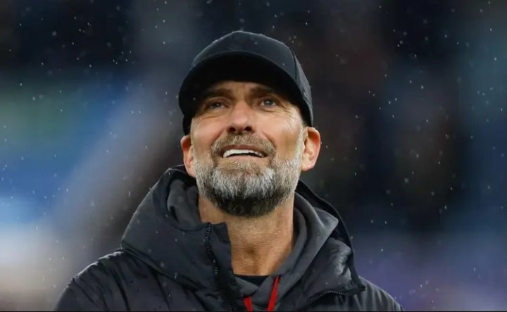 克洛普在今年夏天离开利物浦，他表示自己一年内不会再次担任主教练职务。据称，红牛集