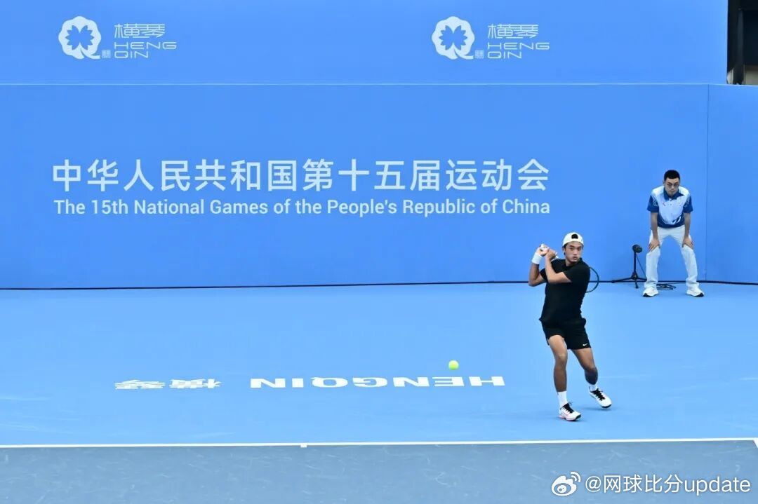 全运会 网球男团1/4决赛江苏队2-0山西队徐旷清6-1/6-2段皓胡佳6-1/