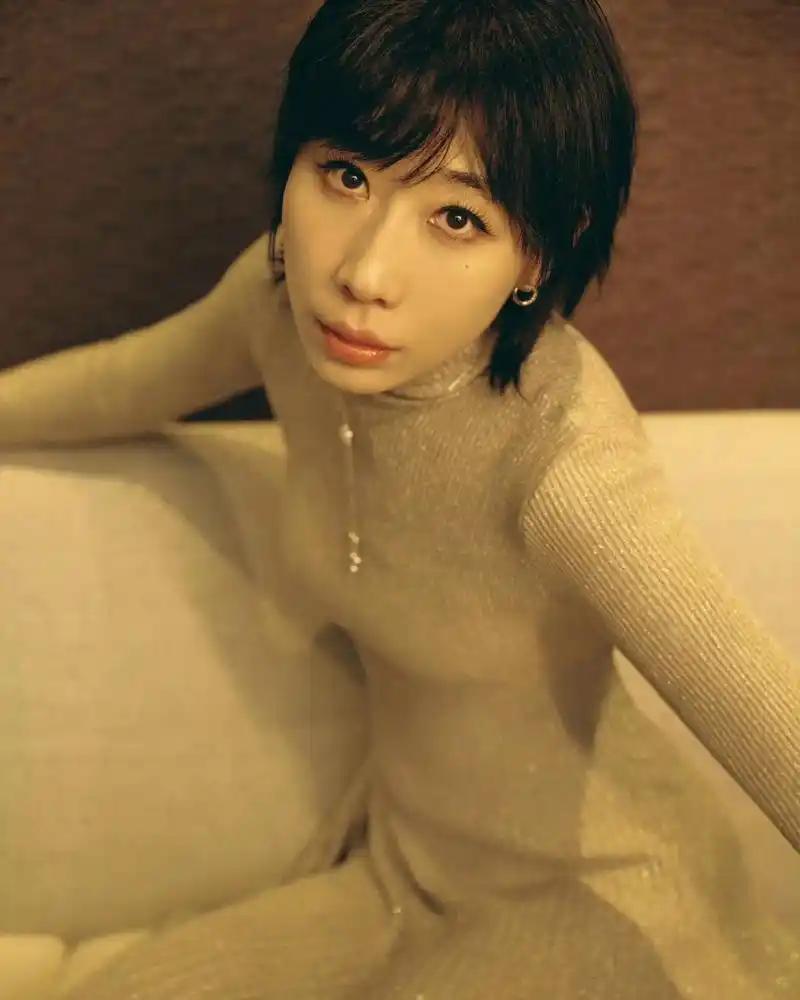 这个世界最让我琢磨不透的人，恐怕就是任素汐了。
 
她是中央戏剧学院导演系毕业的