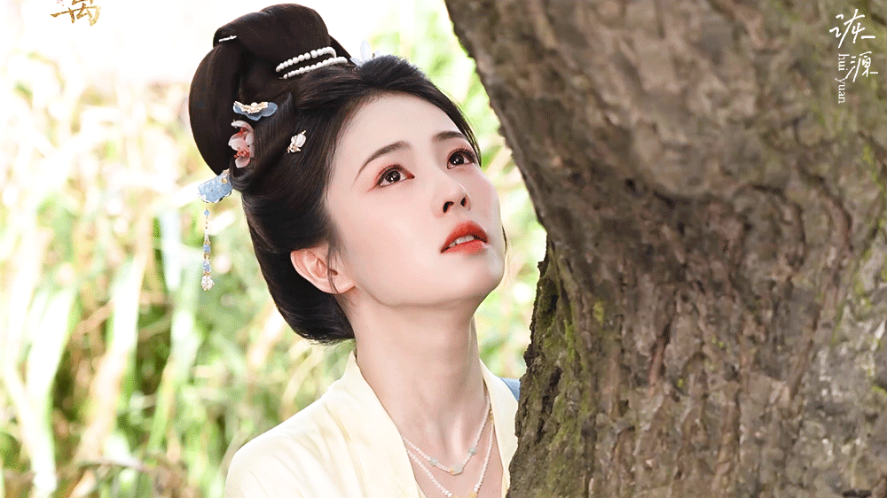 白鹿 《莫离》叶璃 / 动图▷黄衣-抱树·红绿嫁衣+花钿+珍珠妆+面靥妆（这版新