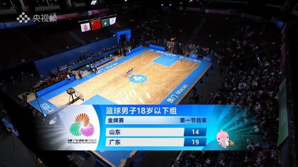 第一节比赛结束，广东19-14山东。目前何文炜3犯，王洪泽2犯，这麻烦的地方~~