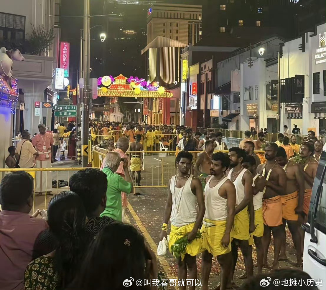 新加坡街头印度人多的吓人新加坡有差不多38万印度人。新加坡确实多。中国香港有4.