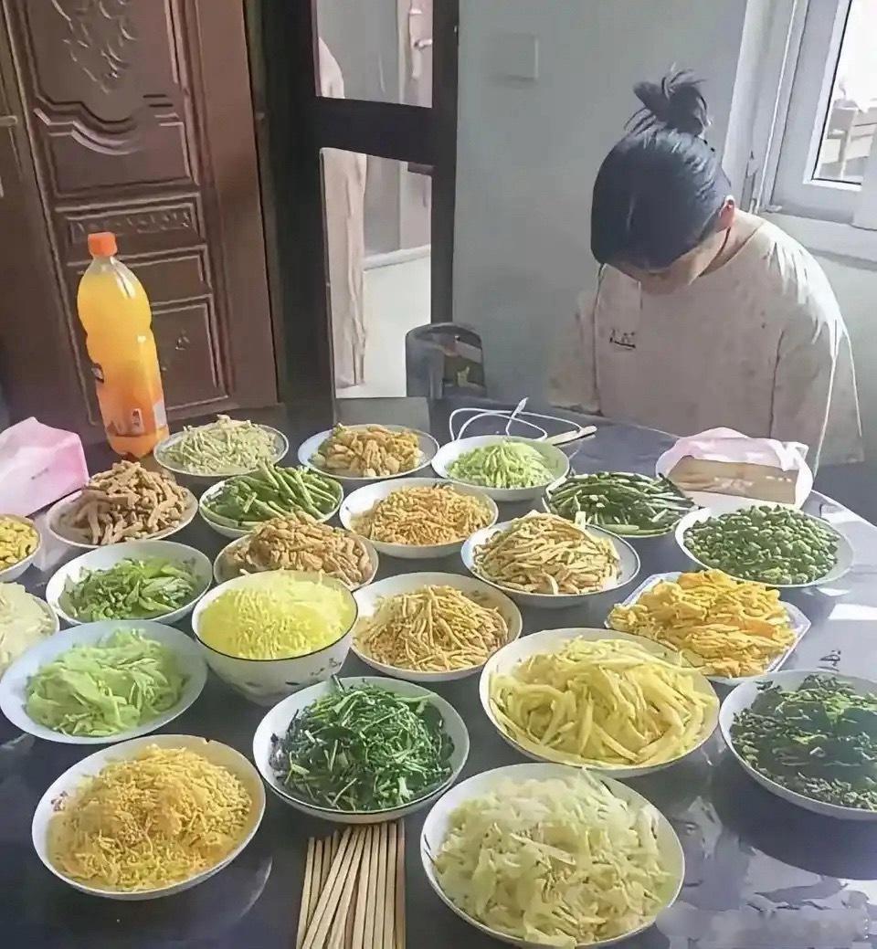 这是家里来穷亲戚了吗？ ​​​